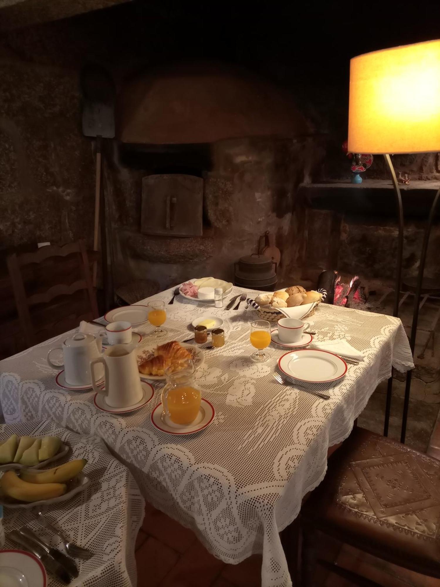 ギマランイス Paco De S.Cipriano Bed & Breakfast エクステリア 写真